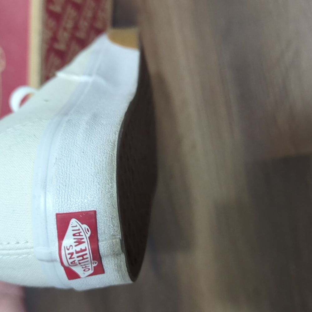 Vans - Picture 8 of 10